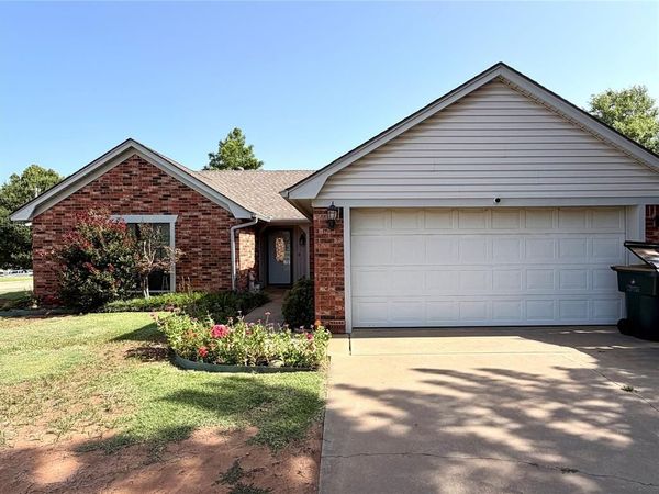 2914 Lacey Drive, Chickasha, OK 73018