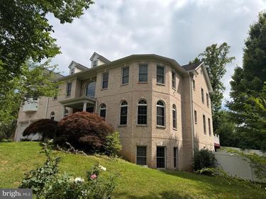 6529 FAIRLAWN DRIVE, MCLEAN, VA 22101