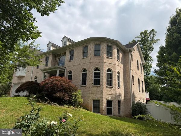 6529 FAIRLAWN DRIVE, MCLEAN, VA 22101