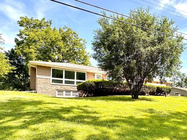 9615 402nd Ave, Randall, WI 53128