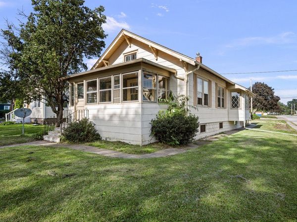 437 12th Street , Silvis, IL 61282