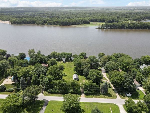 17520 River Road , Cordova, IL 61242