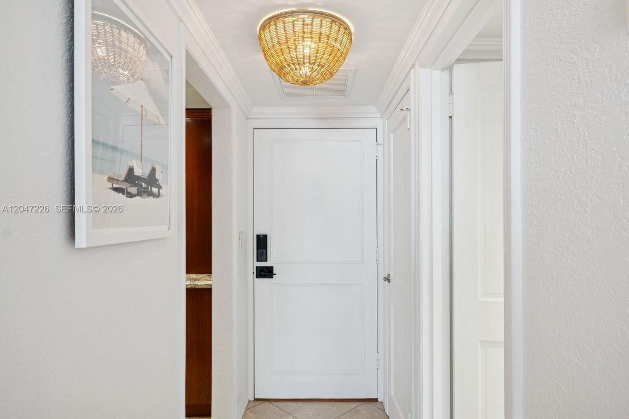 2899 Collins Ave , Unit 1025, Miami Beach, FL 33140 Photo