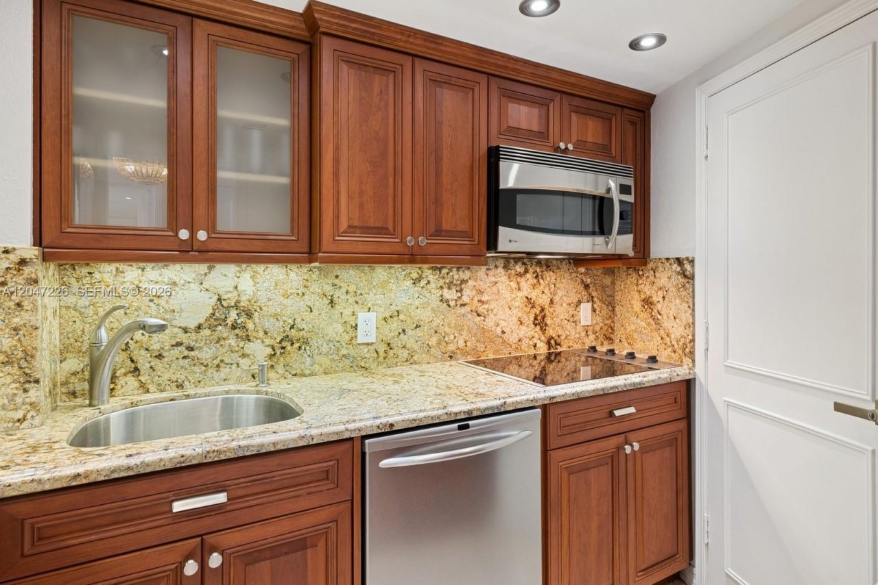 2899 Collins Ave , Unit 1025, Miami Beach, FL 33140 Photo