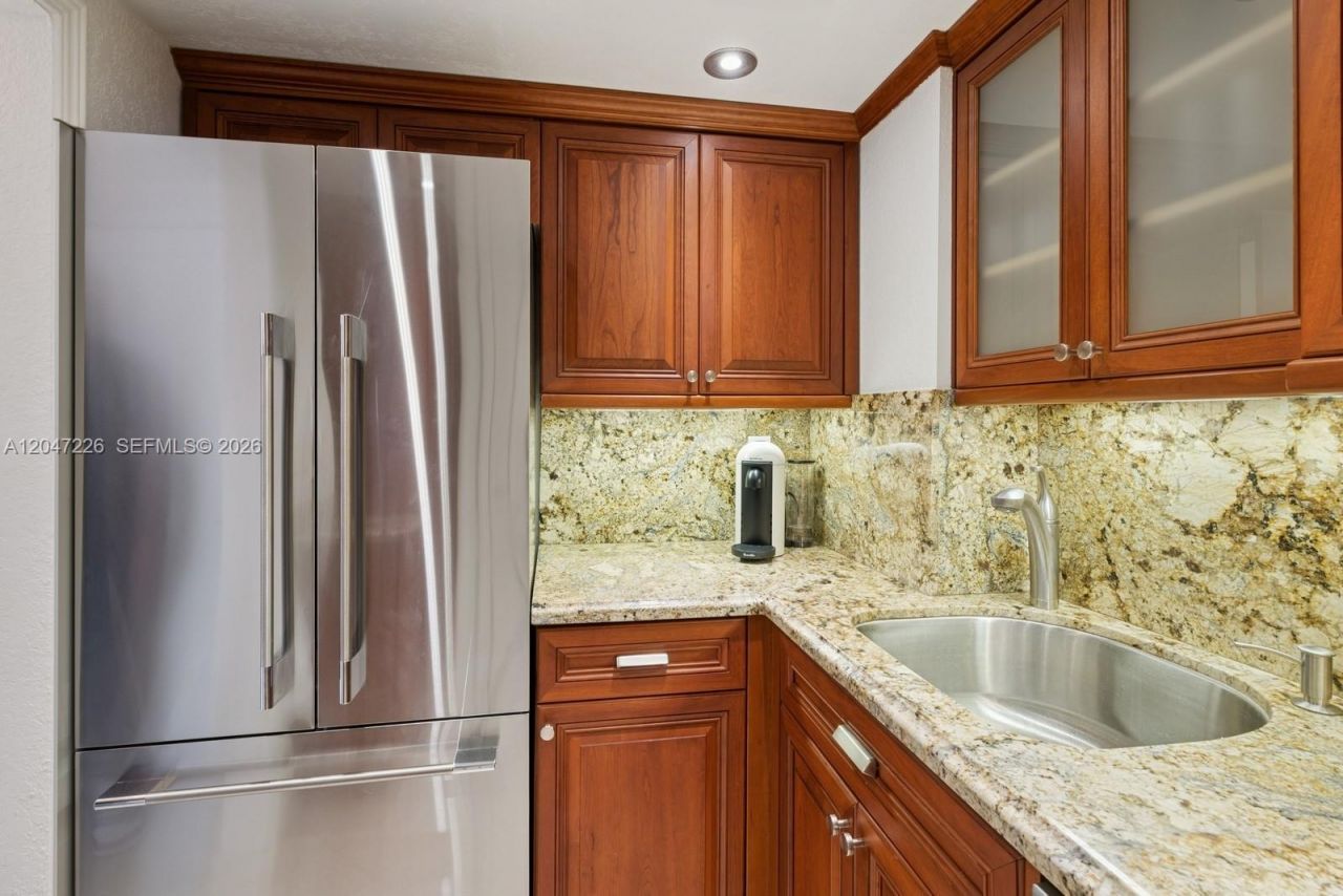 2899 Collins Ave , Unit 1025, Miami Beach, FL 33140 Photo