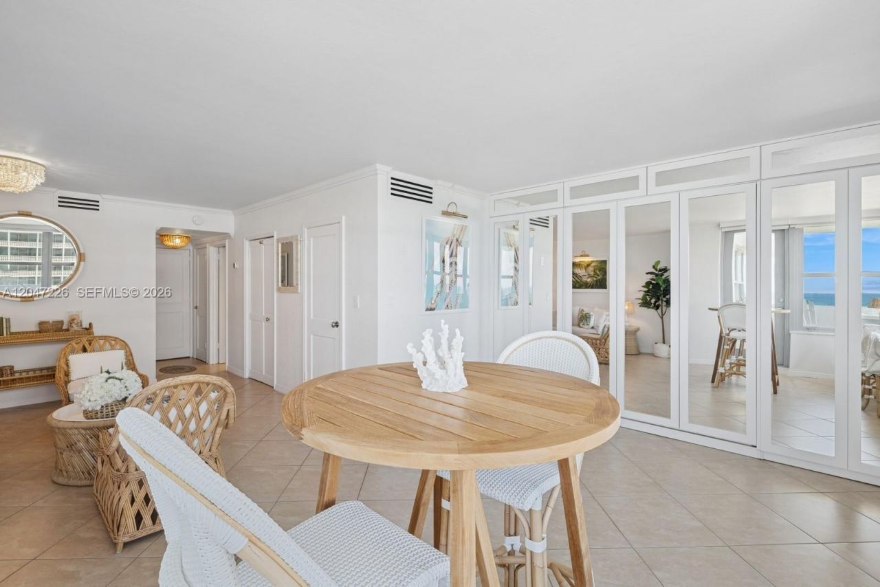 2899 Collins Ave , Unit 1025, Miami Beach, FL 33140 Photo