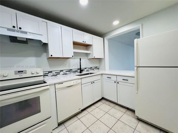 8025 S Colony Cir S, Unit 210, Tamarac, FL 33321