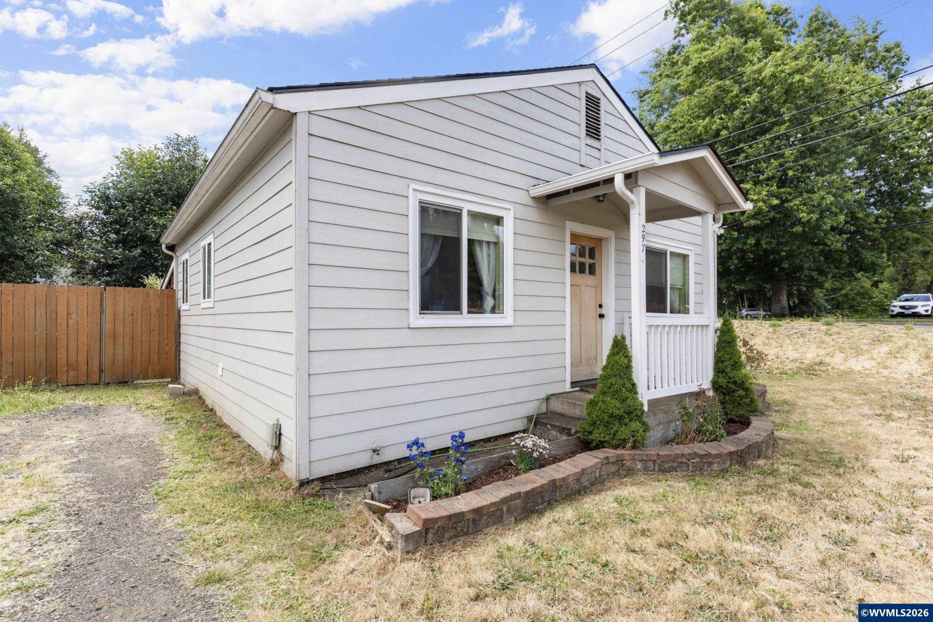 297 SW Walnut Av, Dallas, OR 97338 Main Photo