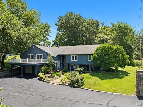 2740 Old Collinsville Road , Belleville, IL 62226