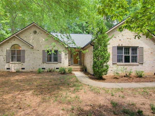 246 Hunters Glen Drive, Summerfield, NC 27358