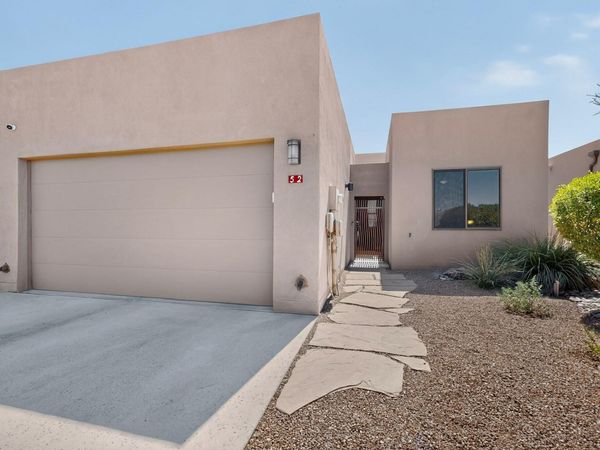52 Wind Road NW, Albuquerque, NM 87120