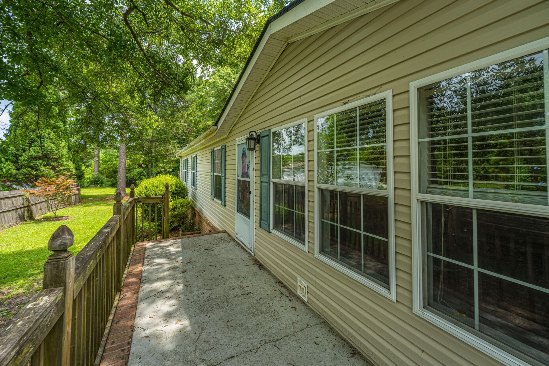 100 Autumn Lane Photo 10