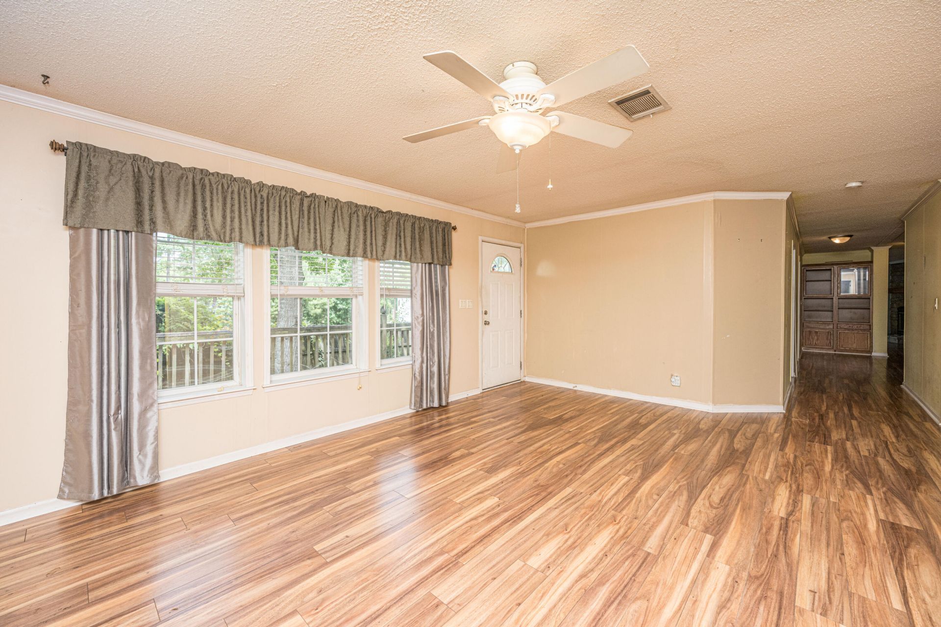 100 Autumn Lane Photo 11