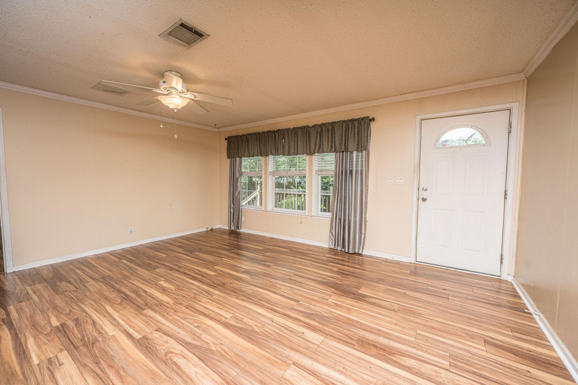 100 Autumn Lane Photo 12