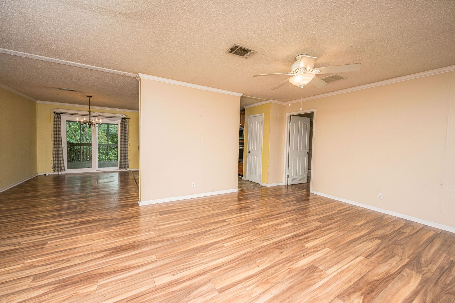 100 Autumn Lane Photo 14