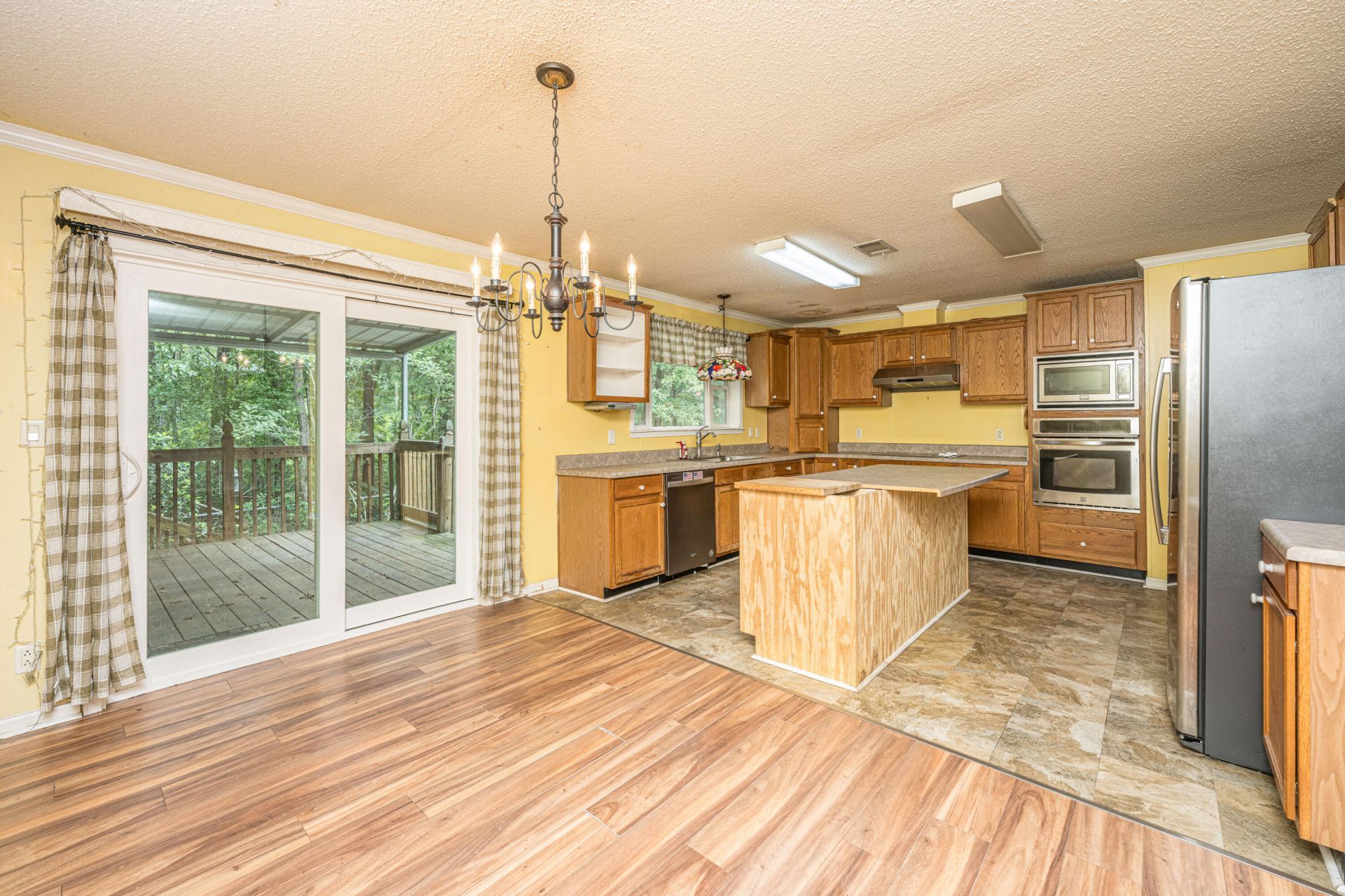 100 Autumn Lane Photo 16