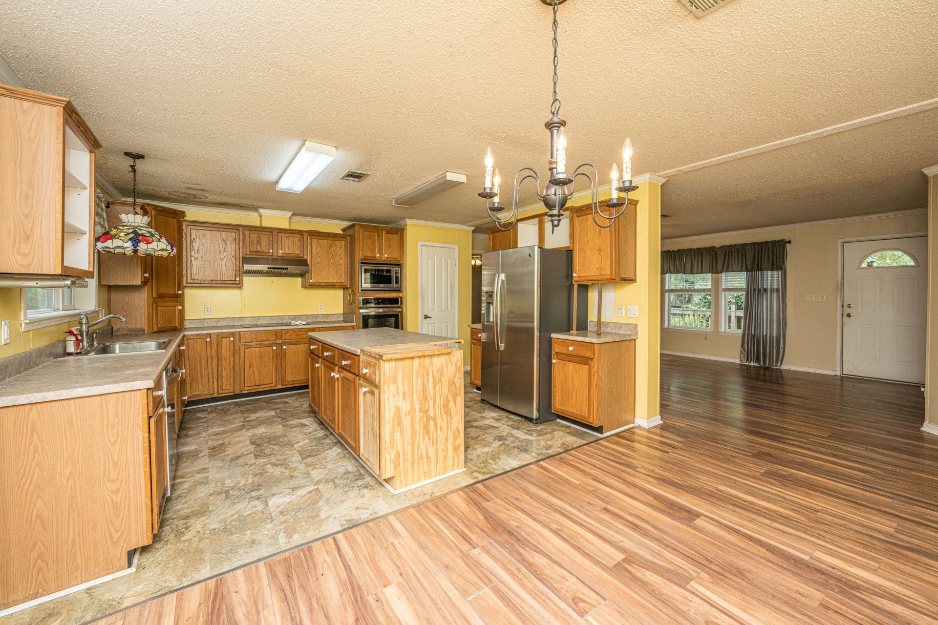 100 Autumn Lane Photo 17