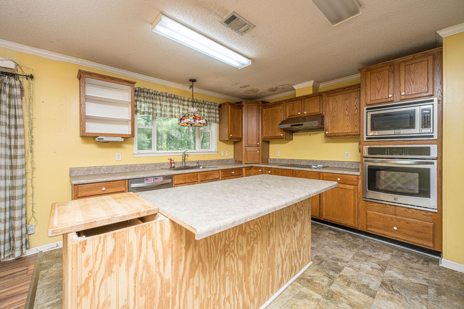 100 Autumn Lane Photo 19