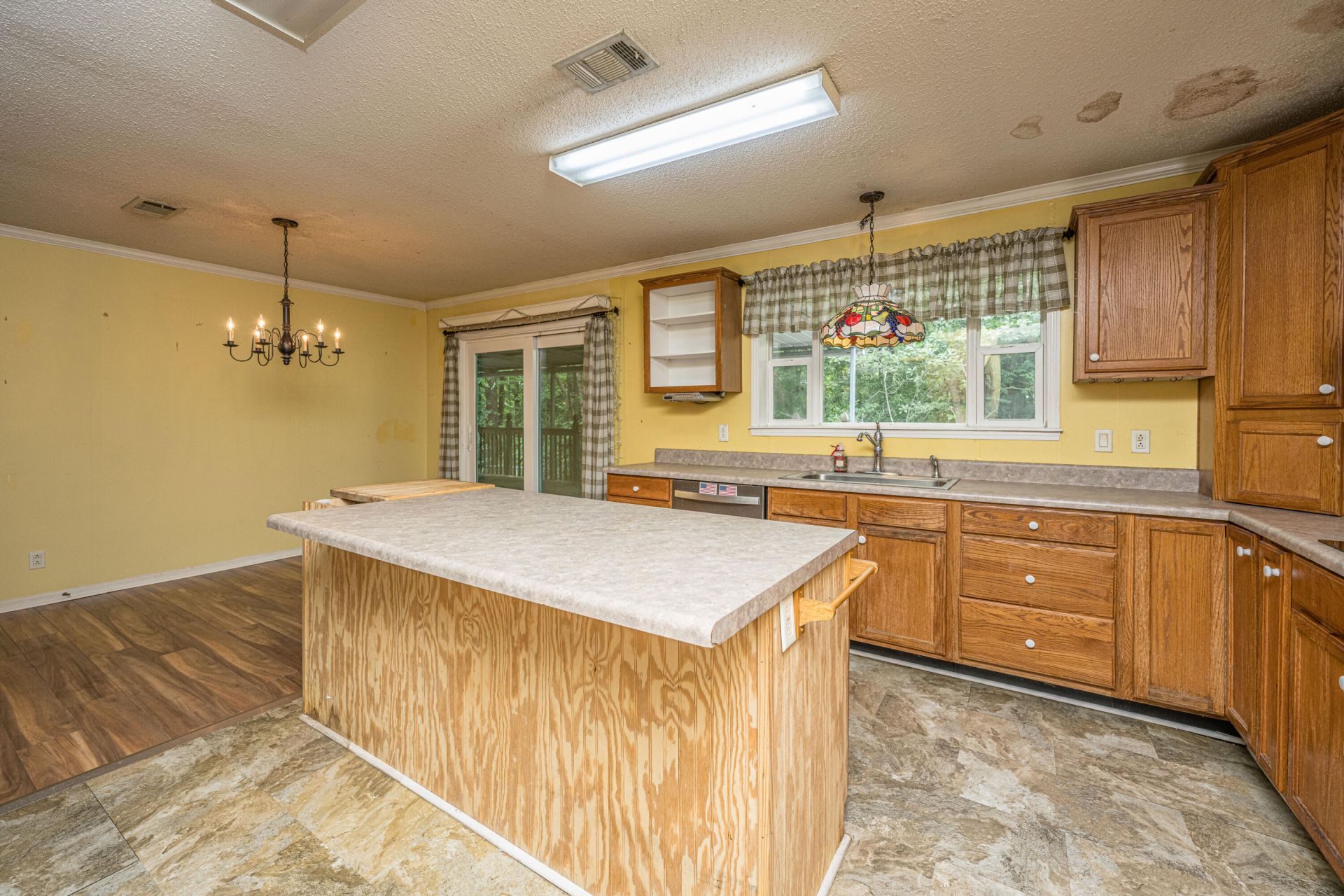 100 Autumn Lane Photo 21