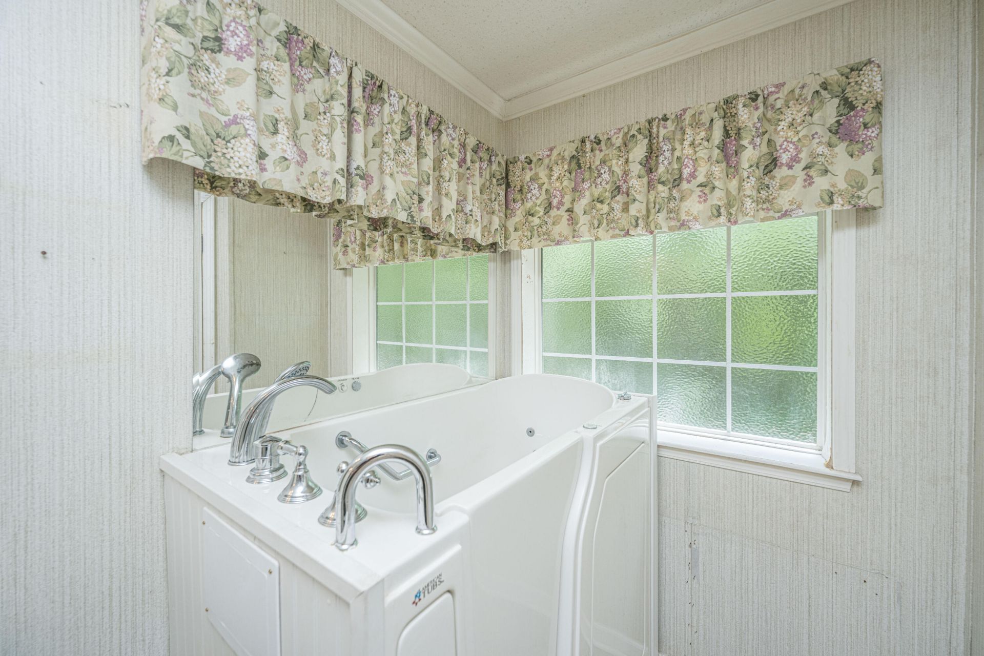 100 Autumn Lane Photo 27