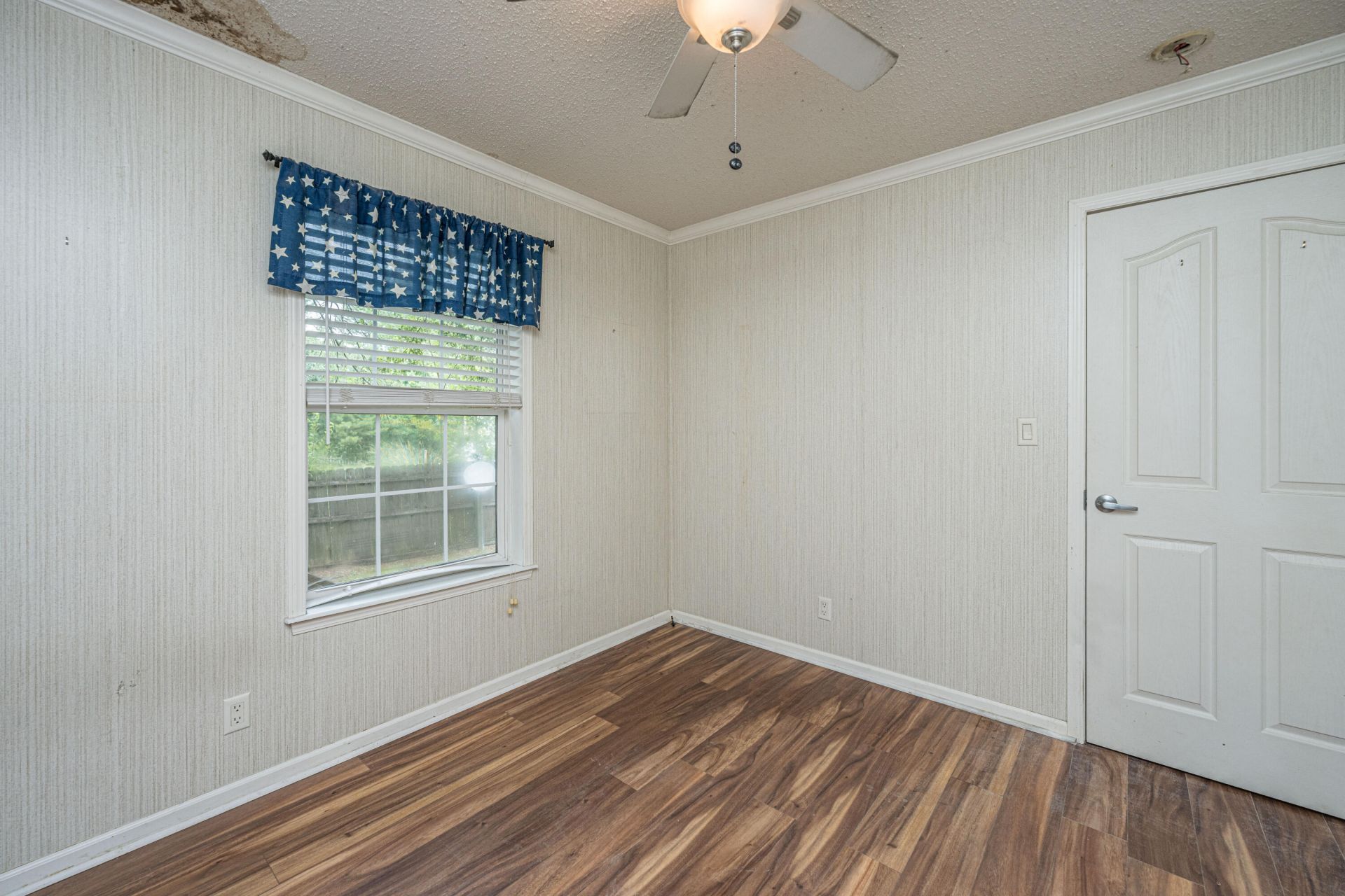 100 Autumn Lane Photo 31