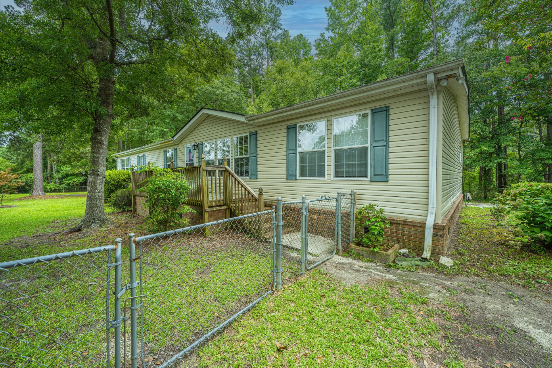 100 Autumn Lane Photo 9
