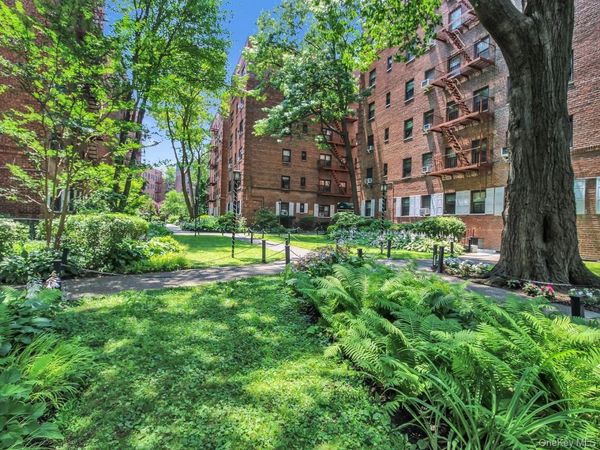 118-60 Metropolitan Avenue , Unit 1A, Kew Gardens, NY 11415