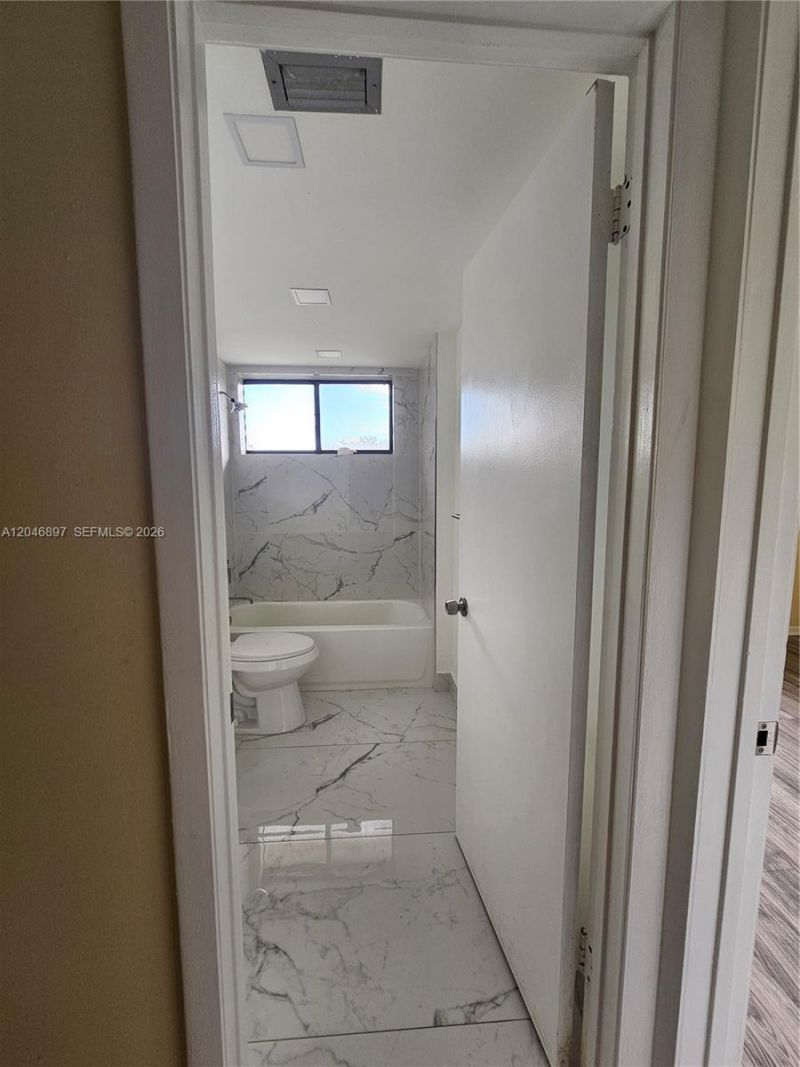 461 Ives Dairy Rd , Unit 406-2, Miami, FL 33179 Photo