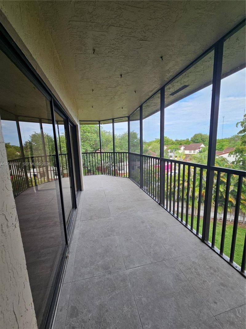 461 Ives Dairy Rd , Unit 406-2, Miami, FL 33179 Photo