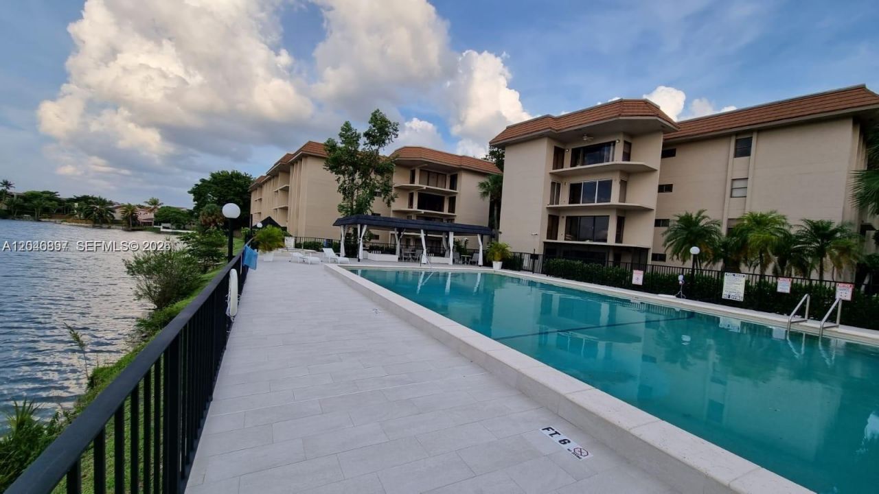 461 Ives Dairy Rd , Unit 406-2, Miami, FL 33179 Photo