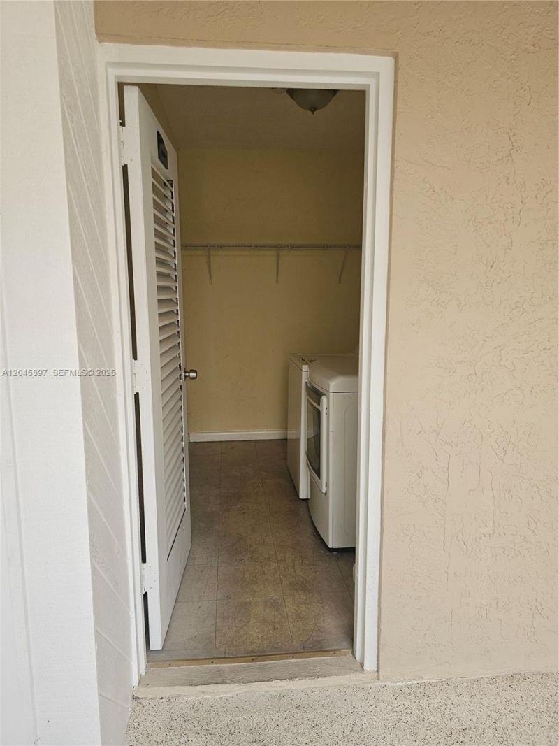 461 Ives Dairy Rd , Unit 406-2, Miami, FL 33179 Photo