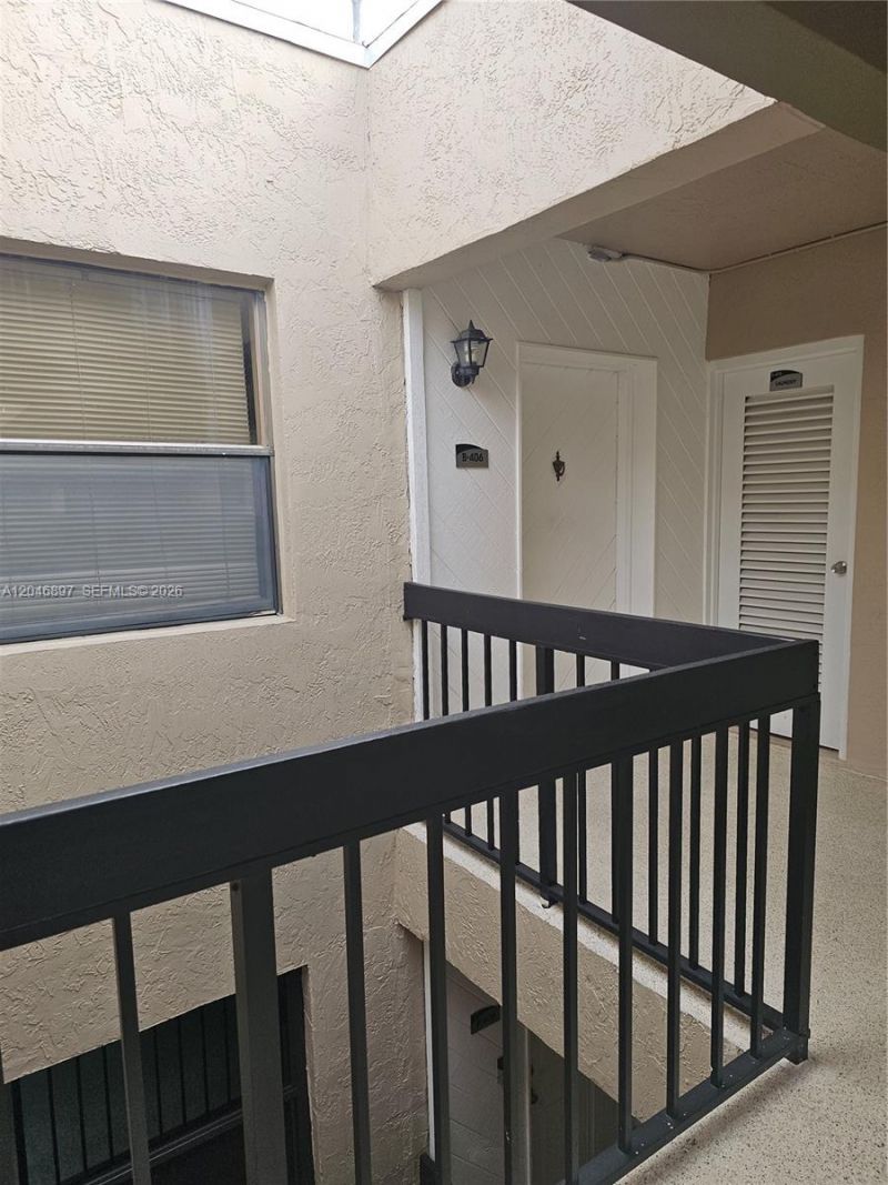 461 Ives Dairy Rd , Unit 406-2, Miami, FL 33179 Photo