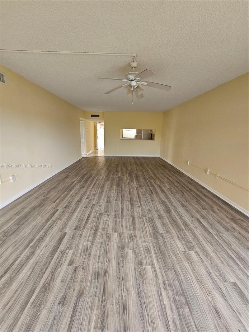 461 Ives Dairy Rd , Unit 406-2, Miami, FL 33179 Photo
