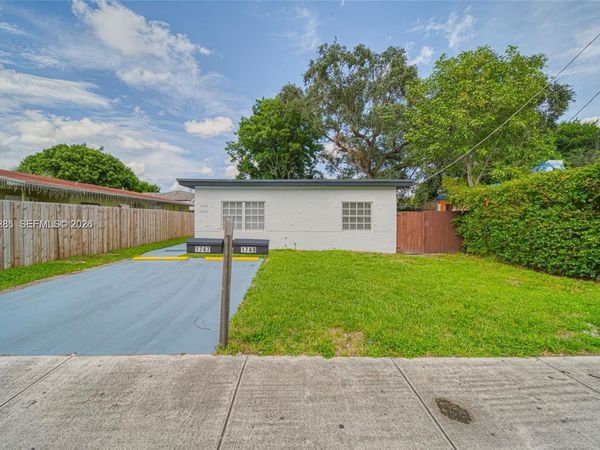 1747 NW 40th St, Unit 1747, Miami, FL 33142
