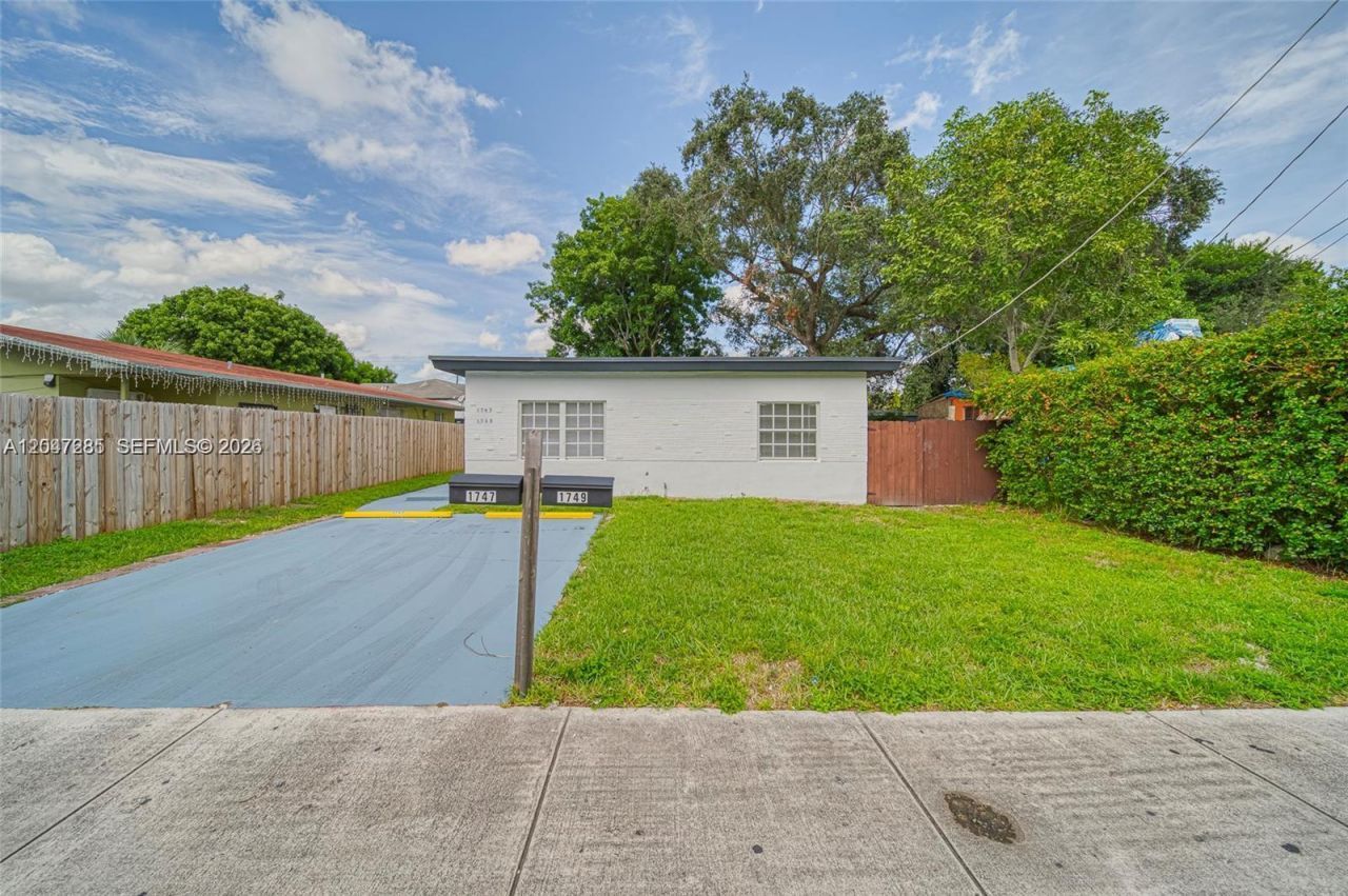 1747 NW 40th St , Unit 1747, Miami, FL 33142 Photo
