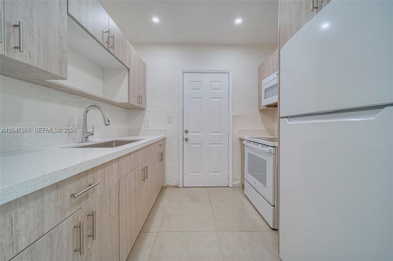 1747 NW 40th St , Unit 1747, Miami, FL 33142 Photo