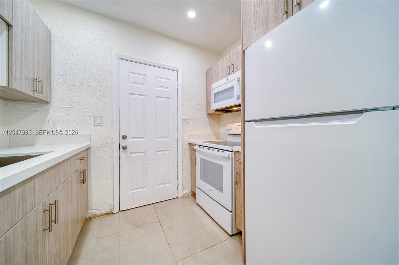 1747 NW 40th St , Unit 1747, Miami, FL 33142 Photo