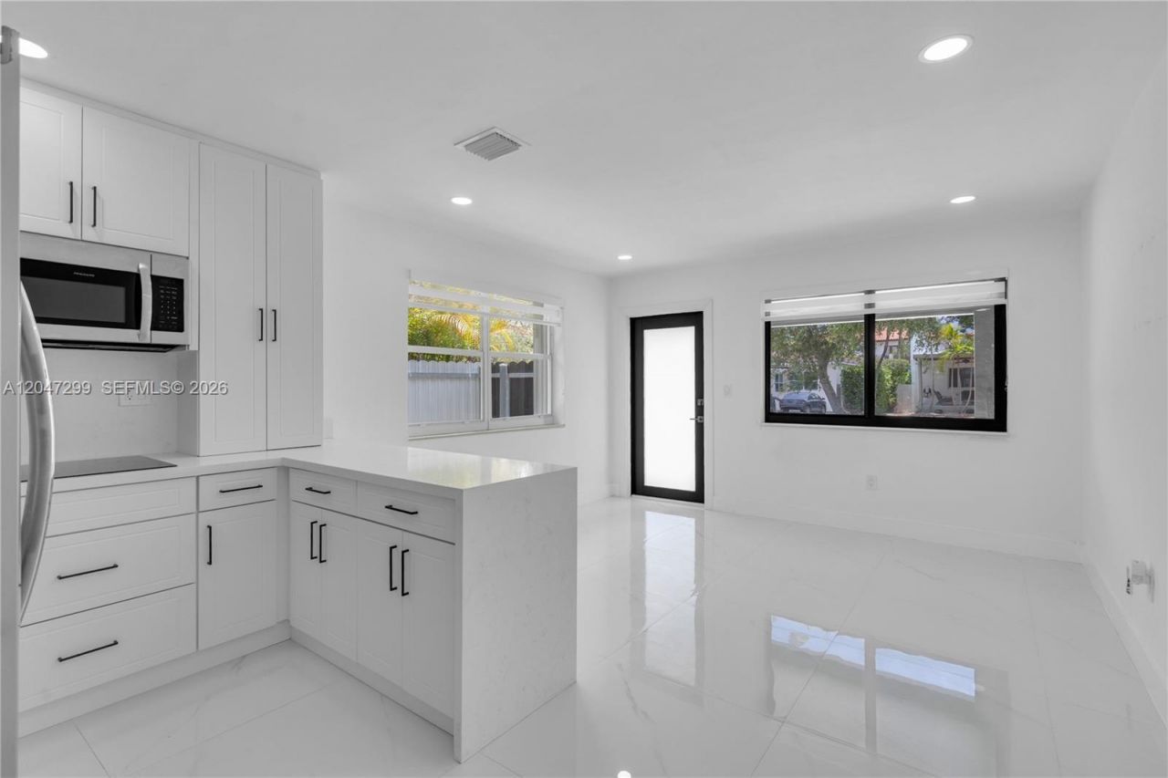 2638 SW 30th Ct, Unit 2638, Miami, FL 33133 Photo