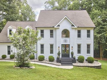 5513 Point Lake Court, Holly Springs, NC 27540