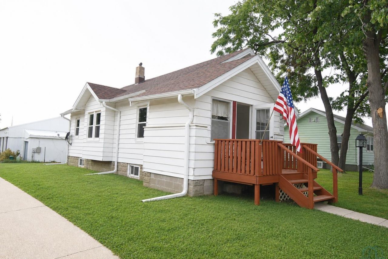 2911 2nd Ave, South Sioux City, NE 68776 Main Photo