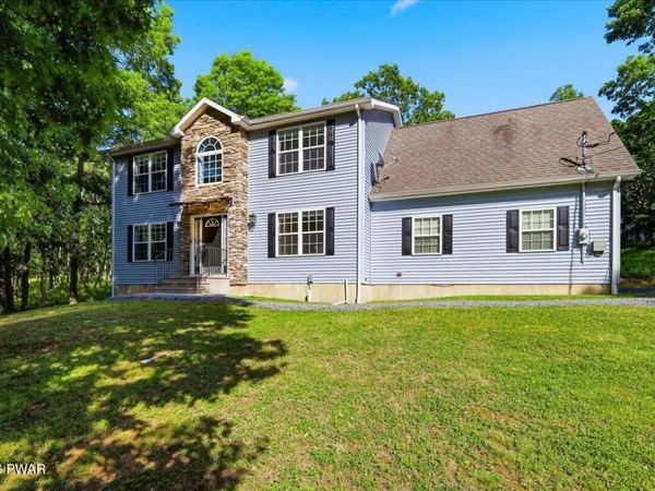1212 N Whittaker Drive, Bushkill, PA 18324