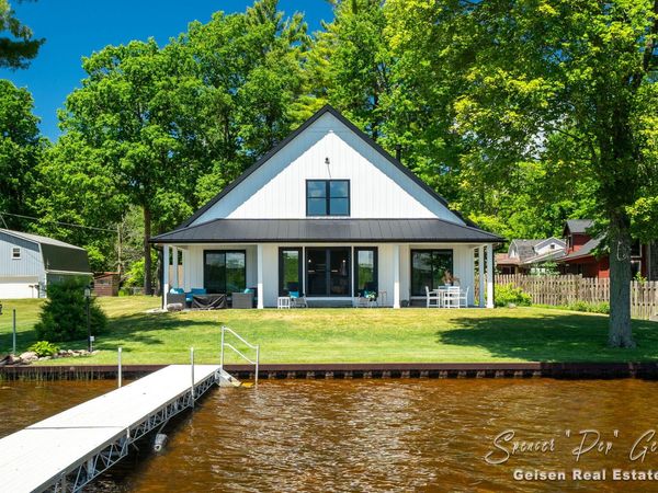 1022 S Woodland Drive, White Cloud, MI 49349