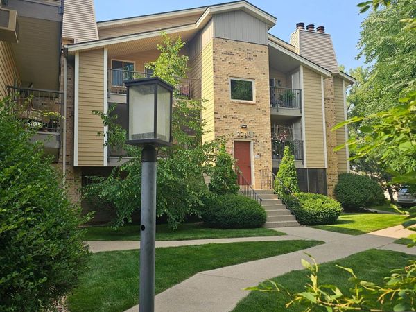 2240 Ridge Drive, Unit 33, Saint Louis Park, MN 55416