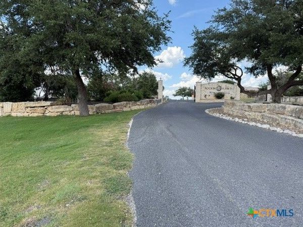 137 W Pat Dolan , Blanco, TX 78606