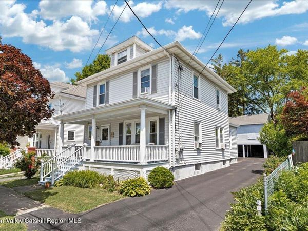 10 Oakwood Boulevard, Hudson, NY 12534
