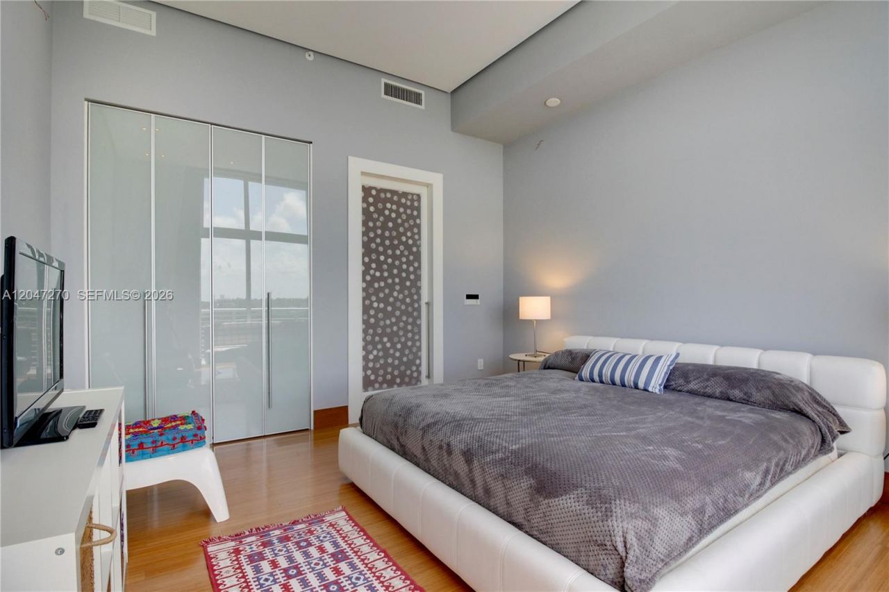 2001 Meridian Ave , Unit PH-21, Miami Beach, FL 33139 Photo