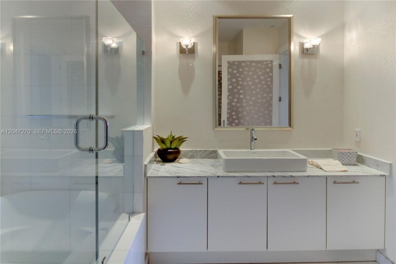 2001 Meridian Ave , Unit PH-21, Miami Beach, FL 33139 Photo