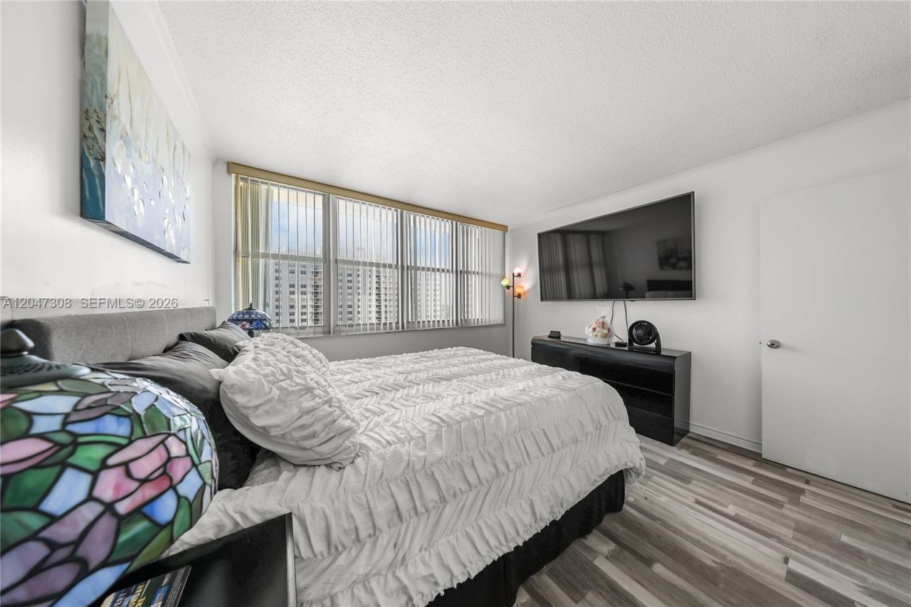 1825 S Ocean Dr, Unit 914, Hallandale Beach, FL 33009 Photo