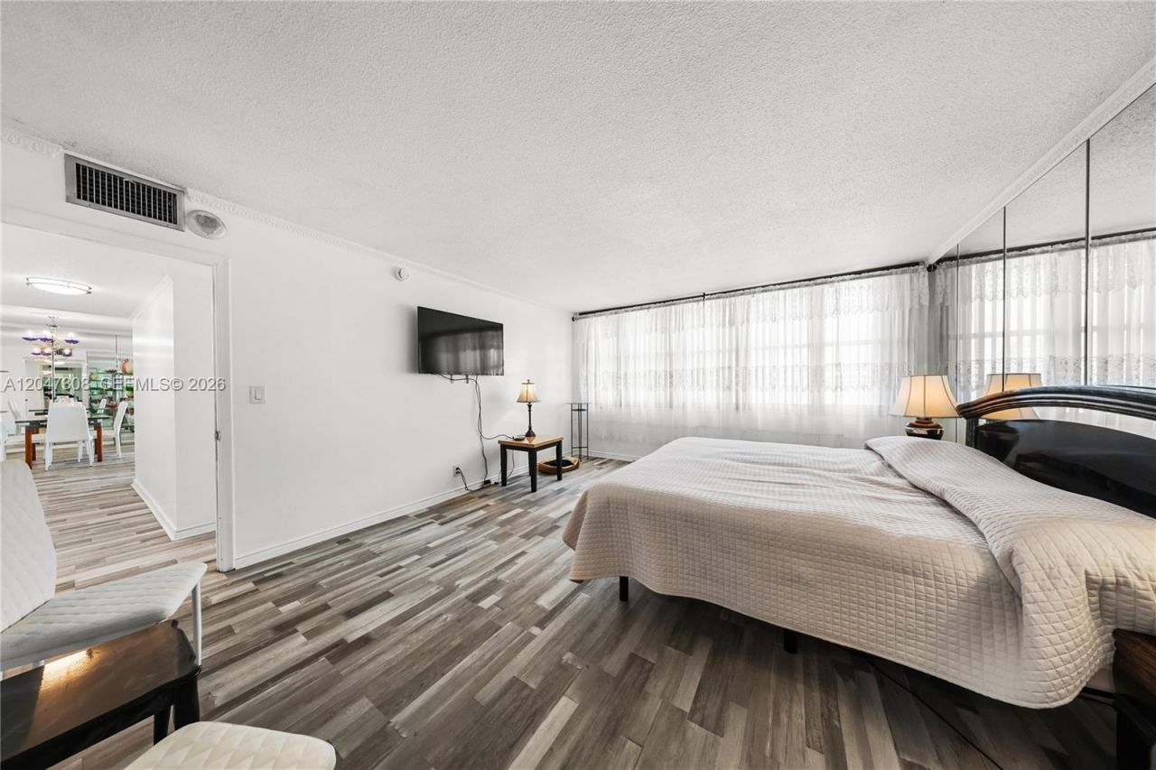 1825 S Ocean Dr, Unit 914, Hallandale Beach, FL 33009 Photo