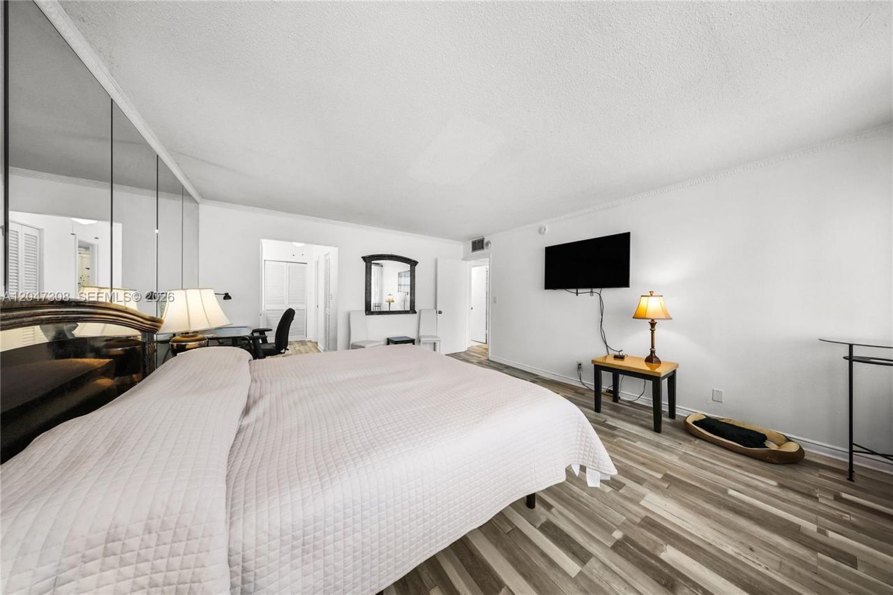 1825 S Ocean Dr, Unit 914, Hallandale Beach, FL 33009 Photo